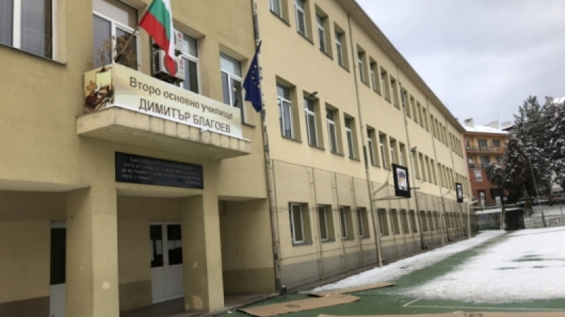 Директорът на скандалното благоевградско школо проговори – брани четвъртокласниците мутри