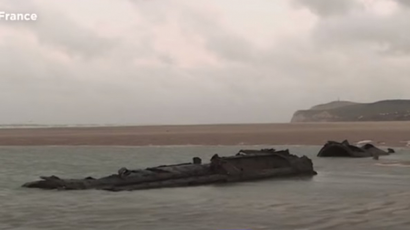 Германска подводница от Първата световна война се "показа" на френски плаж (ВИДЕО)