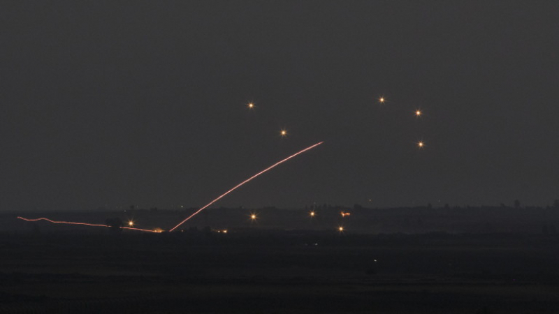 Израел удари позиции на "Хизбула" в Сирия
