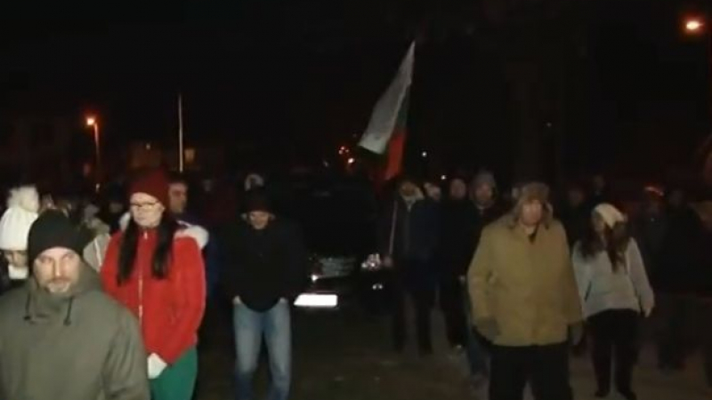 Улиците на Войводиново пак почерняха от народ (ВИДЕО)