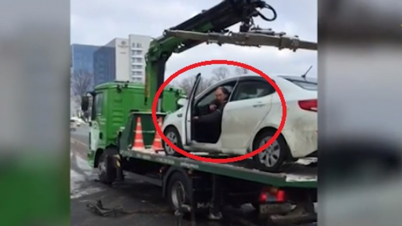 Шофьор разби нарочно новата си кола, за да не плати глоба на "паяка" (ВИДЕО)