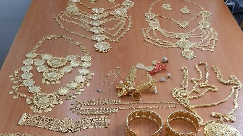 Цяло златно имане откриха из джобовете на жена на турската граница (СНИМКИ)