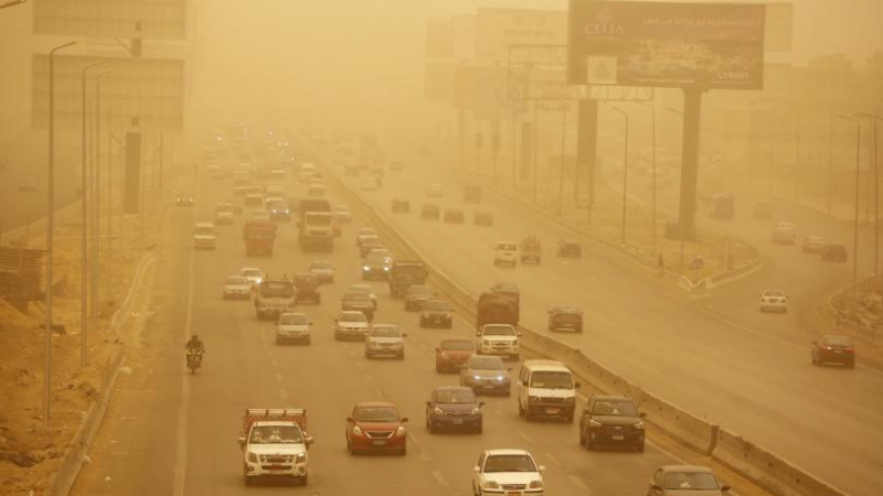 ​Силна пясъчна буря връхлетя египетски градове и пристанища