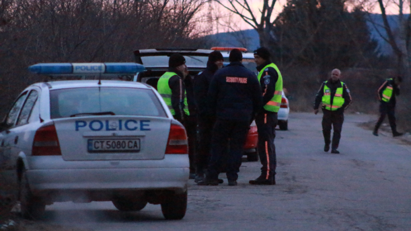 В Старозагорско почерня от полиция след гонката! В издирването на беглеца включиха и... (СНИМКИ)