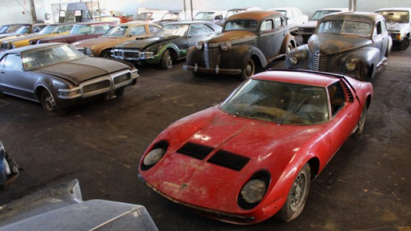 Откриха огромна колекция от редки автомобили, захвърлени в склад (СНИМКИ/ВИДЕО)
