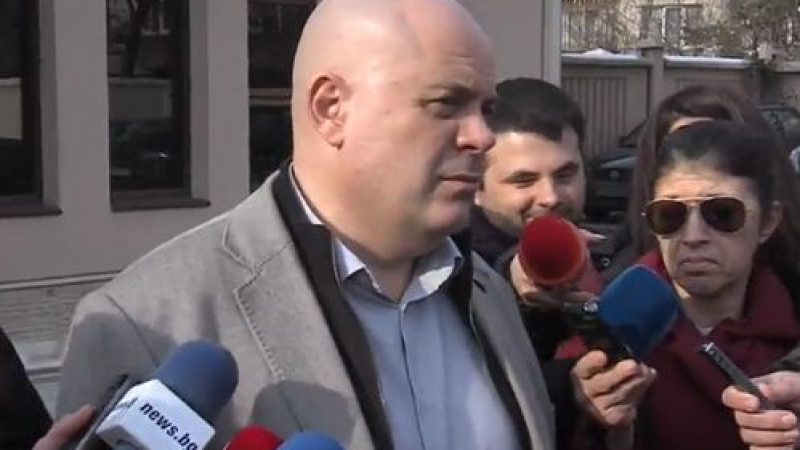 Прокурор Гешев обясни как разбитата ОПГ е превеждала пари по системата "хавала" на ятаци на терористи