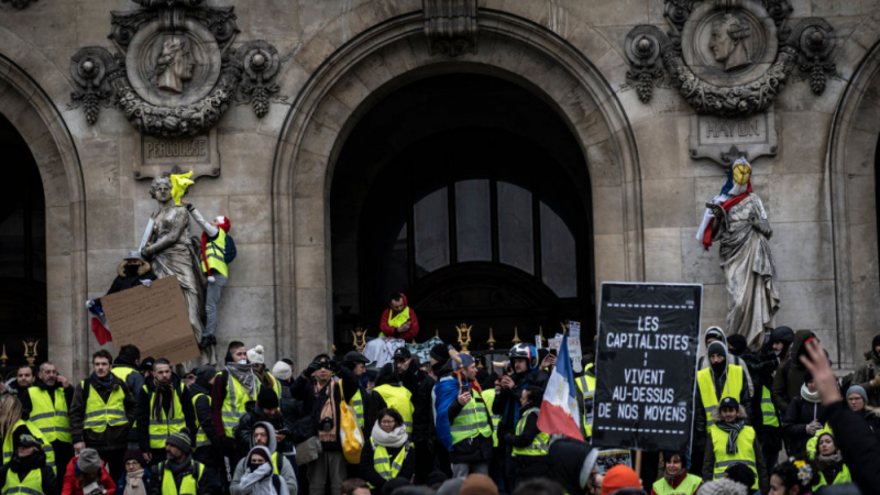 Френската полиция се стяга за война – ще има ли нов щурм на Бастилията 