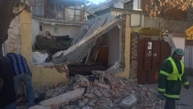  7 години бутат незаконна къща в Пловдив