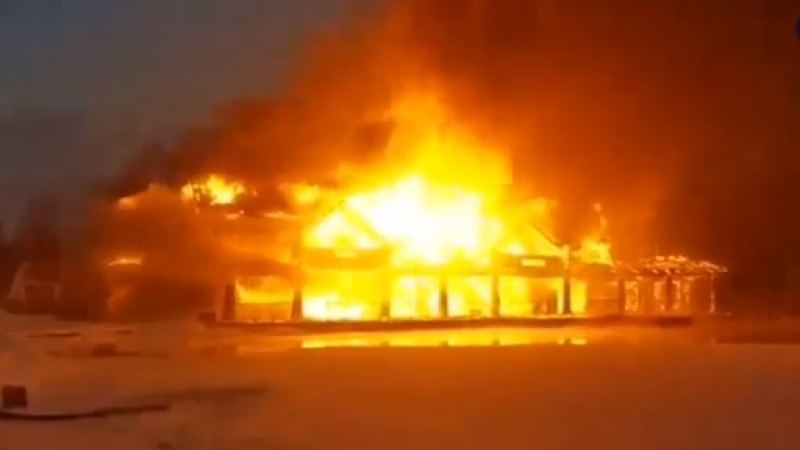 Огромно, баровско имение изгоря в руския "Квартал на богатите" (ВИДЕО)