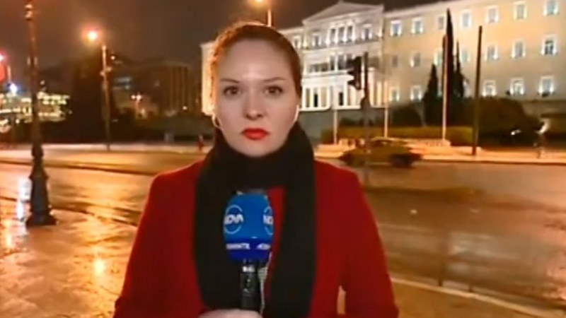 Репортерка на Нова и оператор пострадаха при жестоките сблъсъци в Атина 