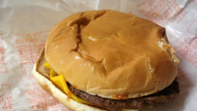 Ето къде "МакДоналдс" раздава безплатни чийзбургери днес!
