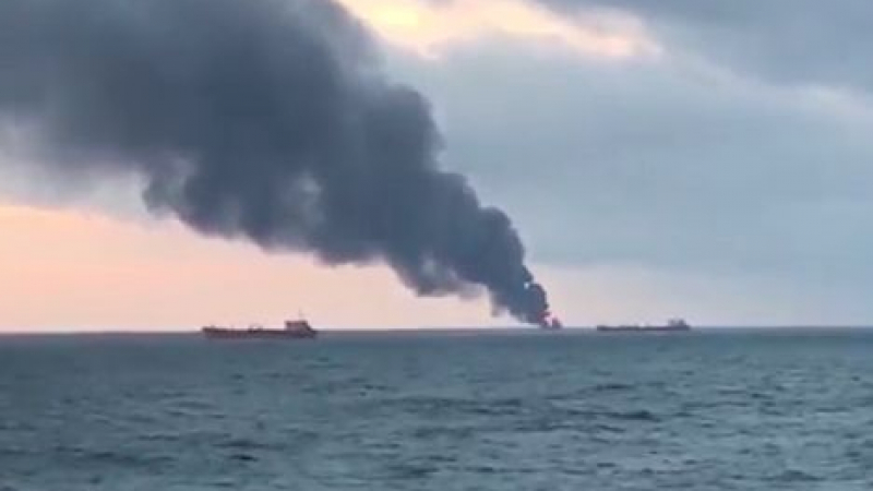 Огнен кошмар в Черно море: Горят два кораба! Има загинали, а отчаяни моряци... (ВИДЕО)