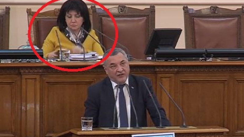 Караянчева направи нещо интересно и незабелязано пред очите на депутатите (СНИМКИ)