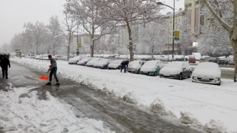 Сняг засипа Сърбия, Белград се видя в чудо (СНИМКИ/ВИДЕО) 