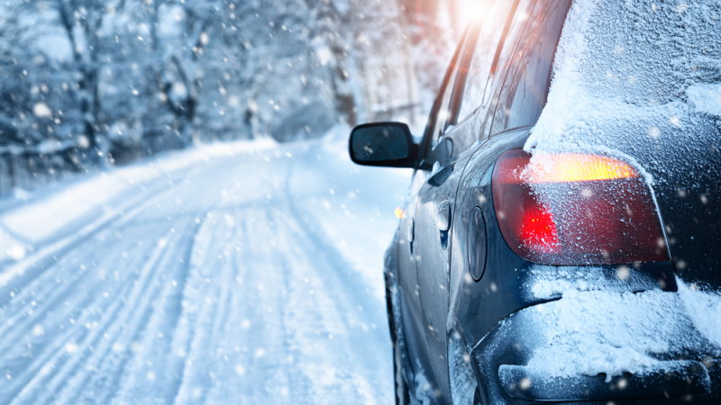 7 неща, които да правите и които да НЕ правите, когато карате по сняг и лед