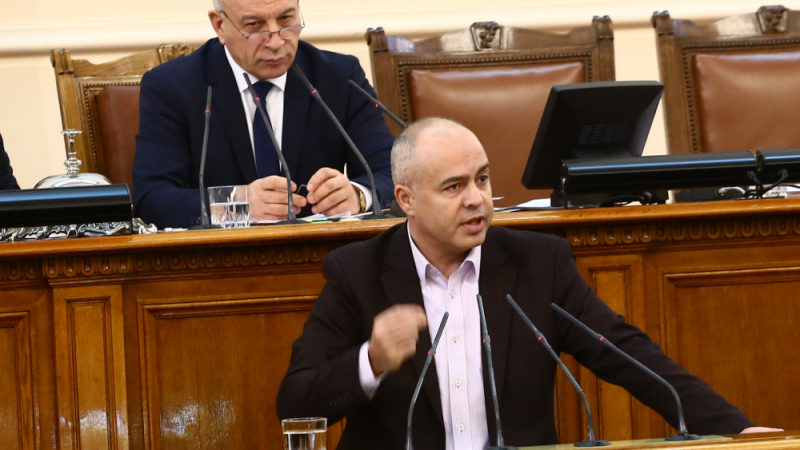 БСП покани Борисов в новата пленарна зала