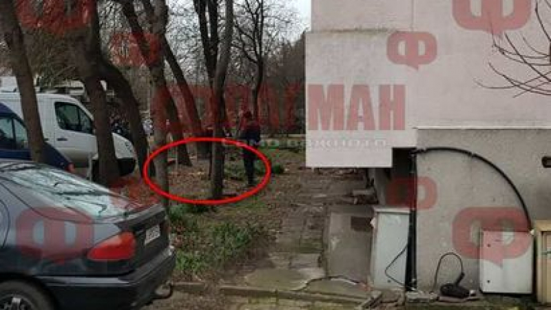 Шокираща гледка пред блок в Бургас изправи косите на минувачите (СНИМКИ 18+)