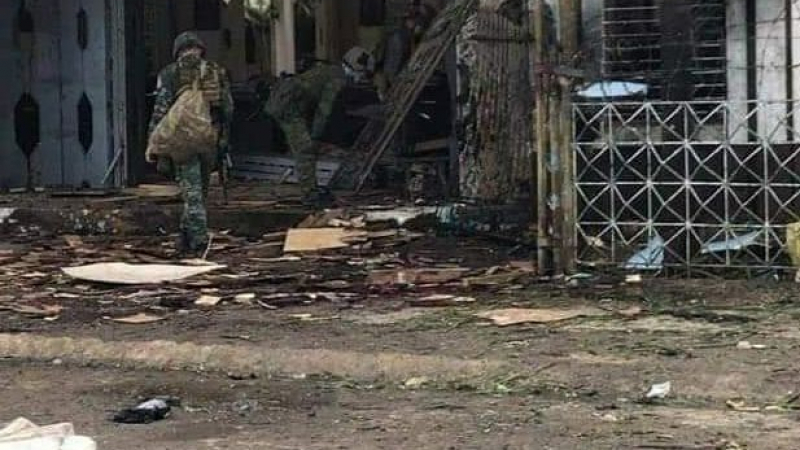 Брутален терор окървави Филипините! Бомби изгърмяха в катедрала и оставиха купчина трупове (СНИМКИ 18+)