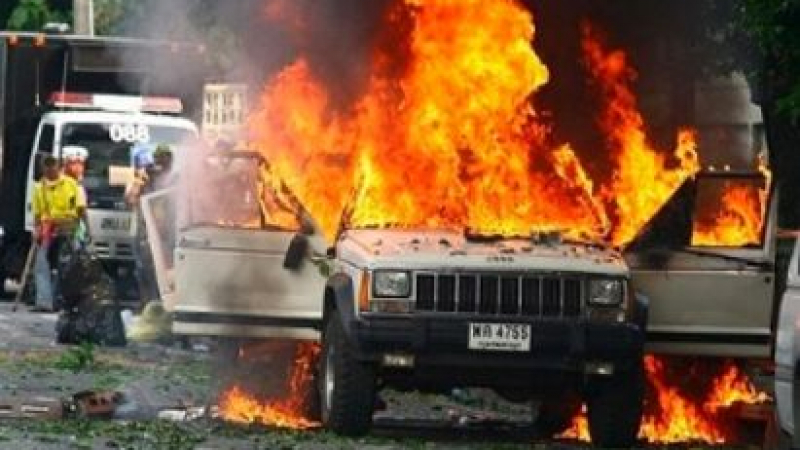 Огнен ад в Бургас! Бизнесмен остана без ултра скъпарския си джип