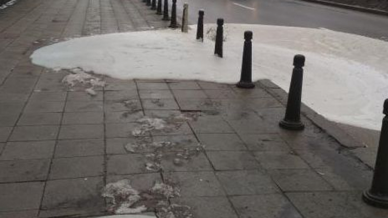 Нов шок в София! Гейзер от бетон бликна на столичен булевард (СНИМКИ)