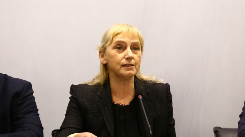 Елена Йончева на съд за 1 млн. лв. за твърденията й, че Борисов си е купил къща в Барселона