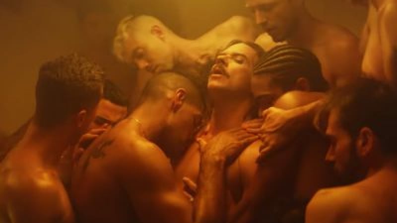 Само в БЛИЦ: Пловдивско село в шок от групов мъжки секс в женската баня!