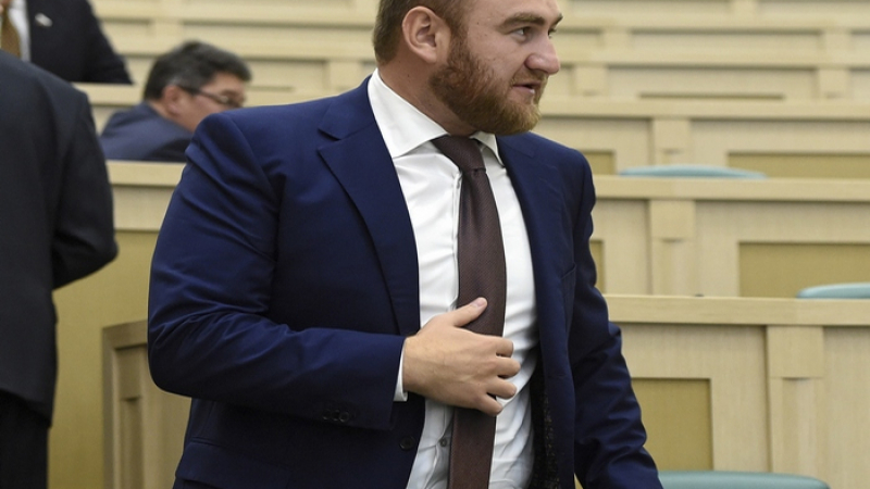 Оковаха на живо руски сенатор за поръчкови убийства и кражба на газ за над 13 милиона евро от "Газпром" (ВИДЕО)