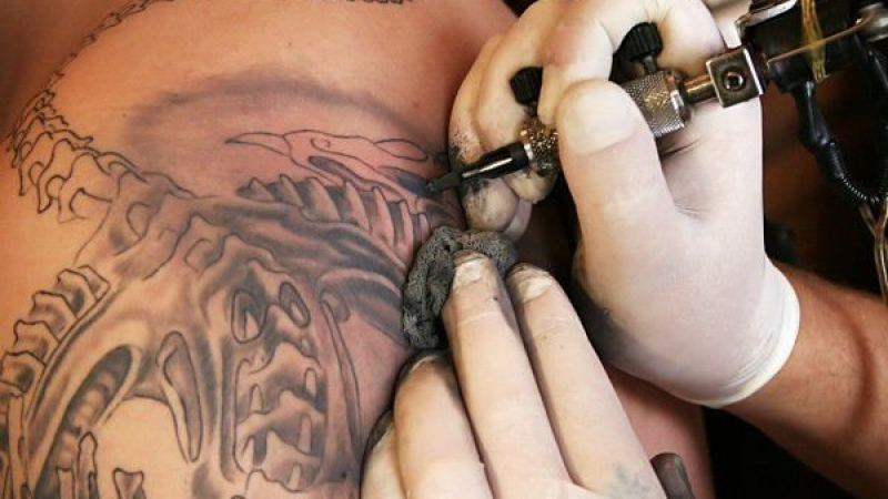 Холандия започна кампания за премахване на татуировки