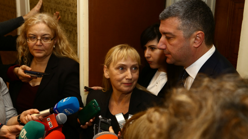 Йончева предлага официално НС да премине към работа на тъмно