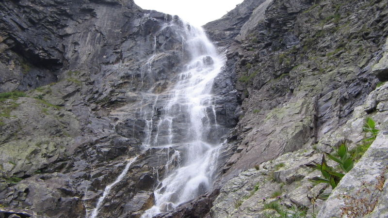 Студ в Рила: Водопадът Скакавица замръзна на 100 процента