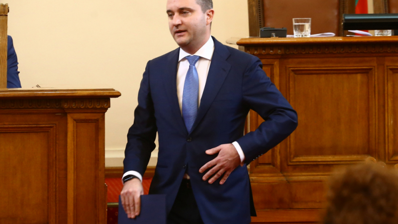 Министър Горанов обясни защо вдигането на заплатите е неизбежно