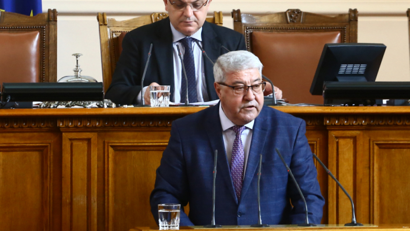 Страшен скандал в парламента след вота на недоверие заради остро изказване на Гърневски