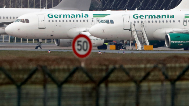 Голямата авиокомпания Germania фалира! Пътниците й в колапс