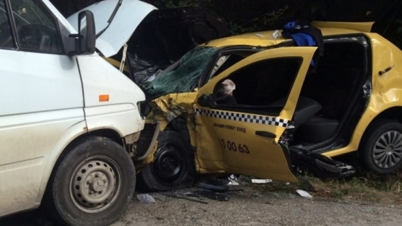 Трагедия с такси и камион взе жертва във Видинско
