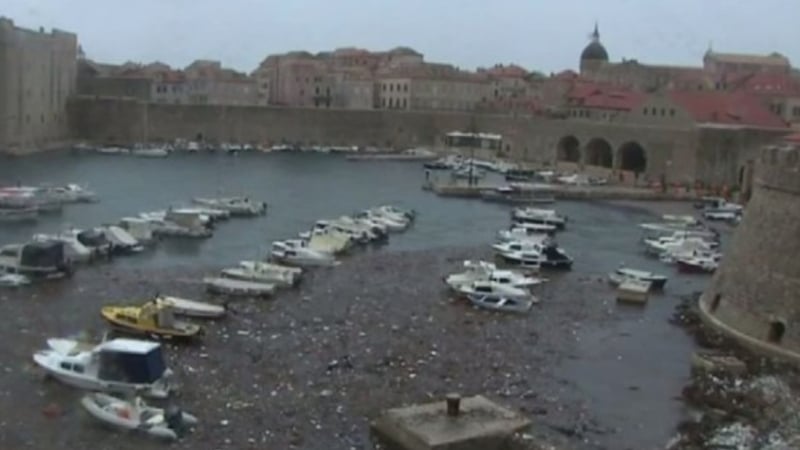 Хърватското крайбрежие е заринато с боклук