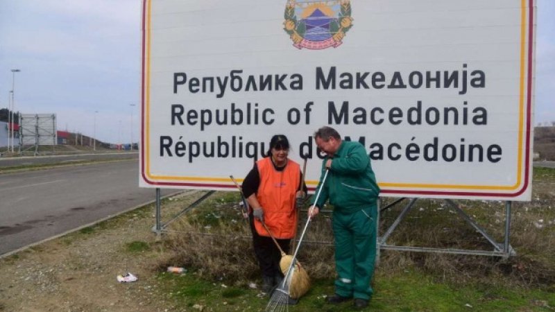 Македонци надраскаха първите табели „Република Северна Македония“(СНИМКИ/ВИДЕО)