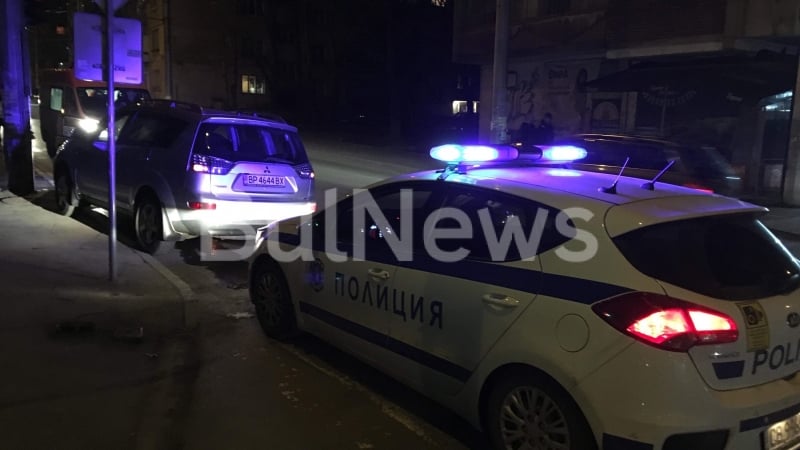 Шофьорка с мощен джип причини адско меле във Враца (СНИМКИ)