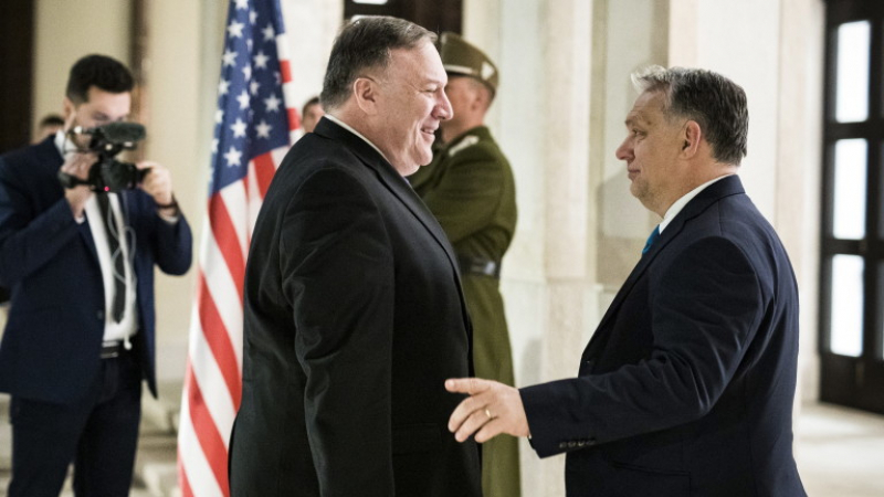 Помпео предупреди Орбан: Путин забива клин в НАТО