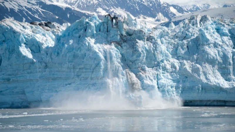 Учени: Стотици милиони хора са заплашени от по-бързото топене на ледниците
