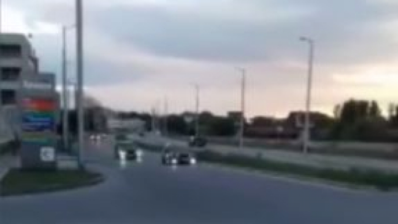Кошмар в Пловдив! Джигити обърнаха булевардите на писта (ВИДЕО)