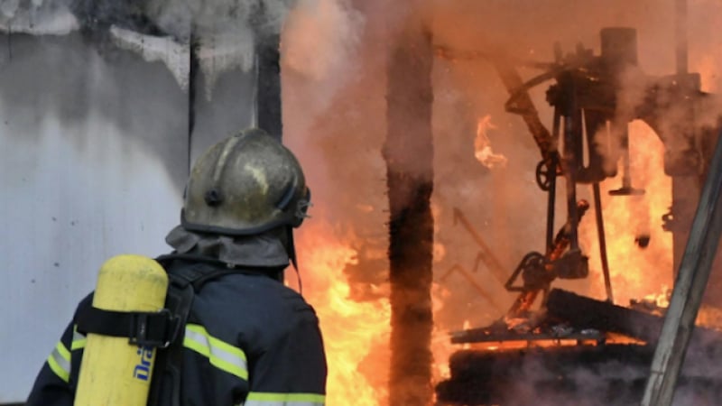 Трагедиите днес нямат край! 44-годишна жена загина при пожар във Варна