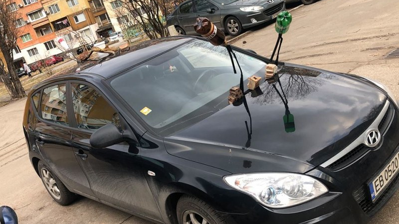 Шофьор в София бе жестоко наказан, няма да повярвате с какво му "украсиха" возилото (СНИМКИ)