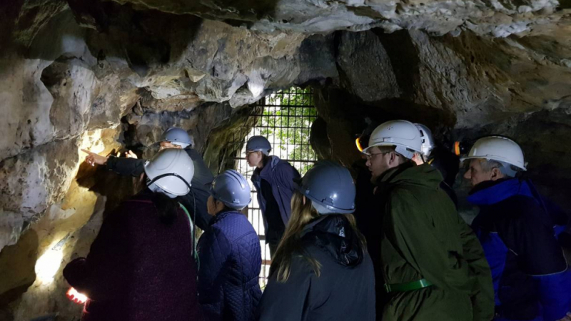 Британска пещера, изписана от вещици със защитни знаци, води право към ада (СНИМКИ)