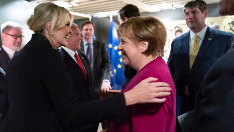 Меркел се срещна с Иванка Тръмп в Мюнхен (СНИМКИ) 