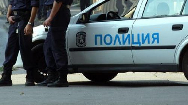 Полиция нахлу в дома на ученик от Петричко, преструвал се на лекар