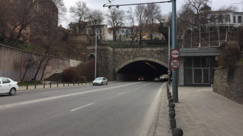 Четири коли се нанизаха в тунела на пъпа на Пловдив 