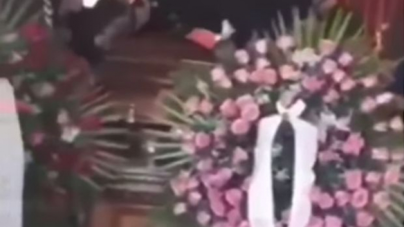 В деня на погребението на Шабан кадри от друг ковчег потресоха Сърбия (ВИДЕО)