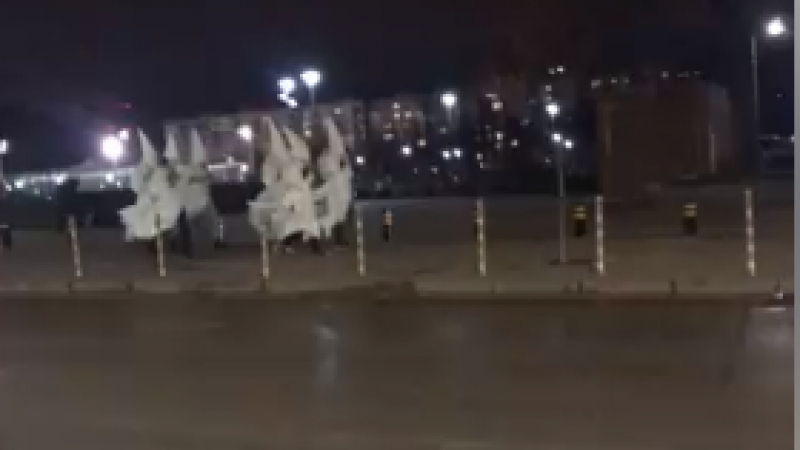 Мрежата гръмна заради това шокиращо ВИДЕО, което мъж засне на площад "Руски паметник" 