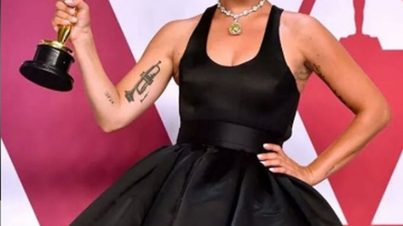 Дефиле на суетата: Лейди Гага взриви наградите "Оскар", появи се с... (СНИМКИ)