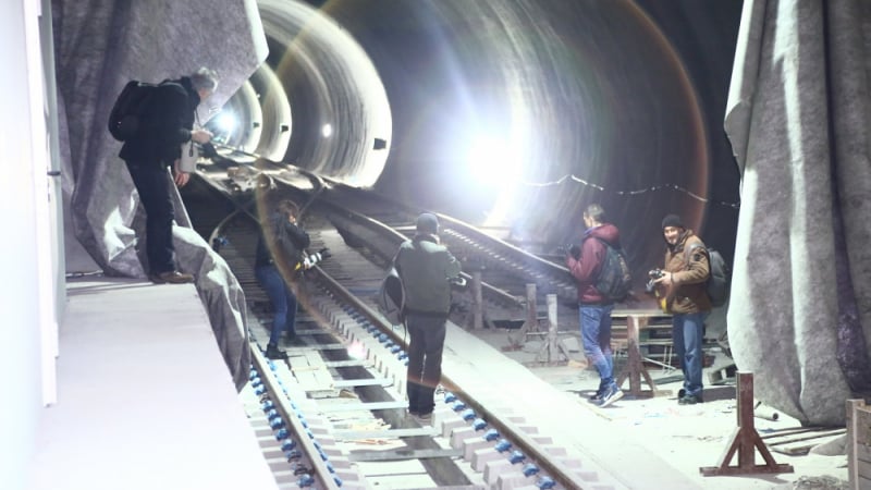 Първи СНИМКИ от новата метростанция „Красно село“